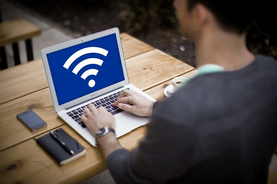 如何在旅行中获得安全的 Wi-Fi – PIA VPN